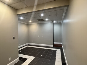 9100 Southwest Fwy, Houston, TX for rent Interior Photo- Image 1 of 8