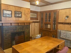 1010 Esther St, Vancouver, WA to rent Interior Photo- Image 2 of 3