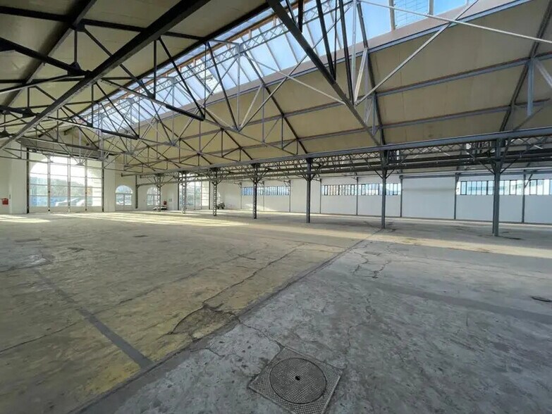 Industrial in Ivry-sur-Seine to rent - Interior Photo - Image 3 of 6