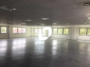 Office in Saint-Priest to rent Interior Photo- Image 2 of 9