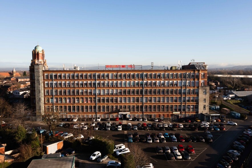 Broadstone Rd, Stockport to rent - Building Photo - Image 2 of 2