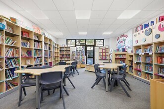 104 Hoppers Rd, London to rent Interior Photo- Image 1 of 12