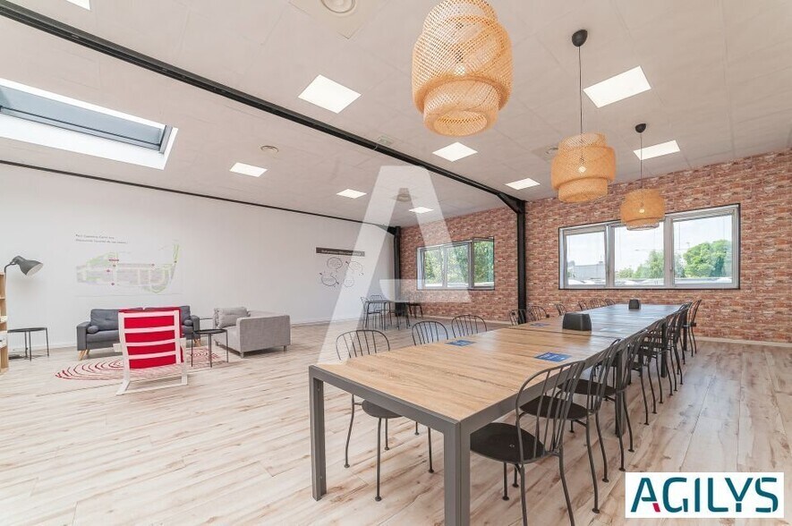 128 Bis Avenue Jean Jaurès, Ivry-sur-Seine to rent - Building Photo - Image 3 of 8