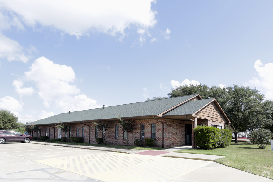 501 Graham Rd, College Station, TX for rent - Building Photo - Image 1 of 4