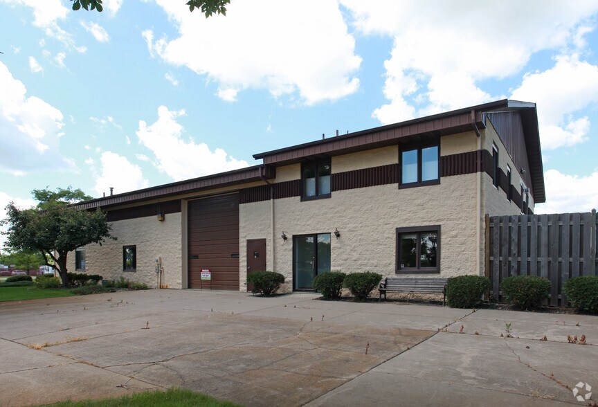 75237525 W Commerce St, Hamel 55340 UK