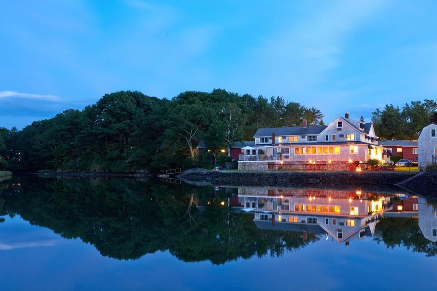 126 Ocean Ave, Kennebunkport, ME for sale - Primary Photo - Image 1 of 1