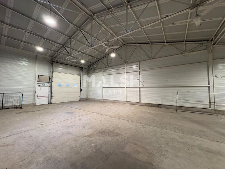 Light Industrial in Mornant to rent - Interior Photo - Image 3 of 17