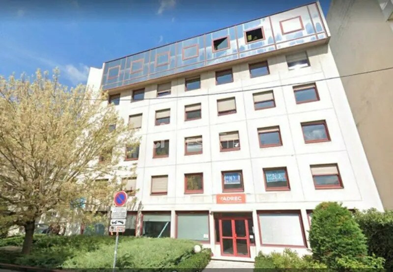 Office in Lyon to rent - Building Photo - Image 1 of 6