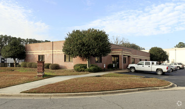 7 Mall Ct, Savannah, GA for rent Primary Photo- Image 1 of 3