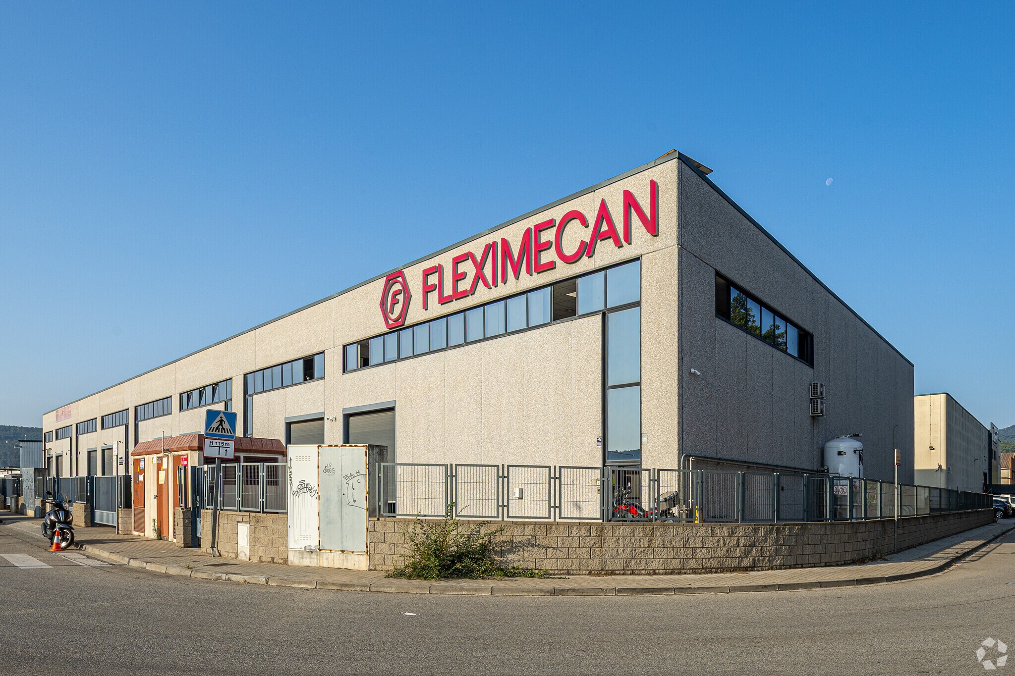 Industrial in Sant Andreu de la Barca, Barcelona to rent Primary Photo- Image 1 of 4