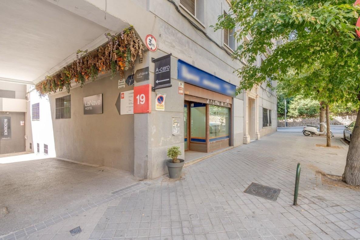 Madrid, MAD 28008 - Unit IZ - - Interior Photo - Image 2 of 25