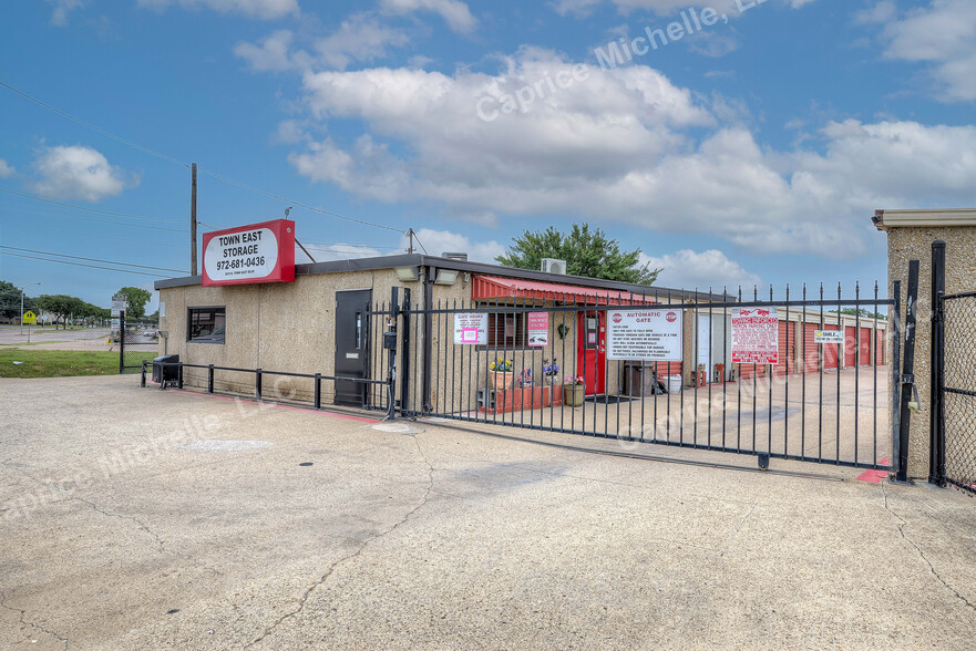 3818 N Town East Blvd, Mesquite, TX for sale - Building Photo - Image 3 of 32