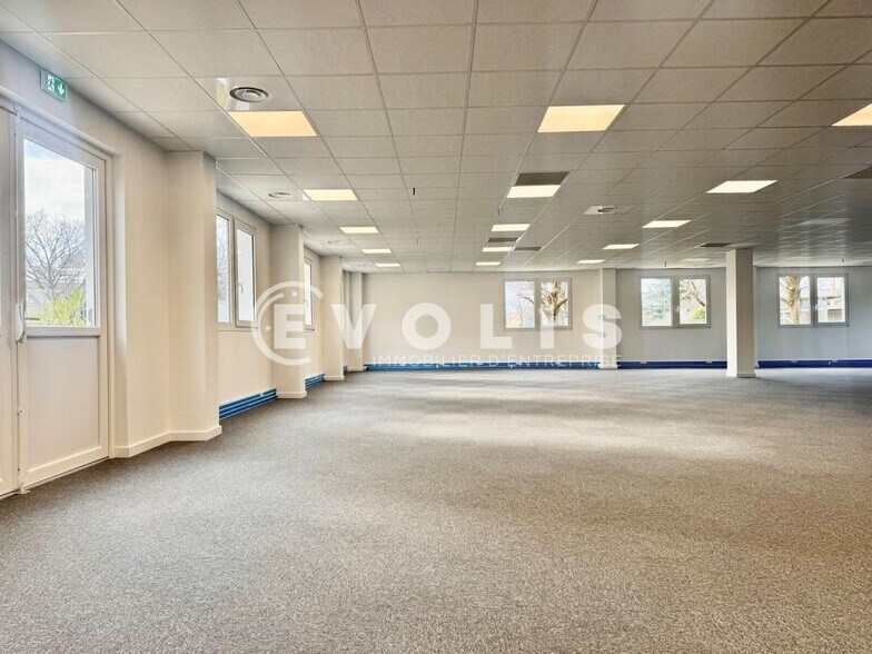 Office in Bron for sale - Building Photo - Image 3 of 17