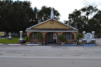 Lake Wales Church & Retail Opportunity portfolio of 1 properties for sale on LoopNet.co.uk Primary Photo- Image 1 of 2