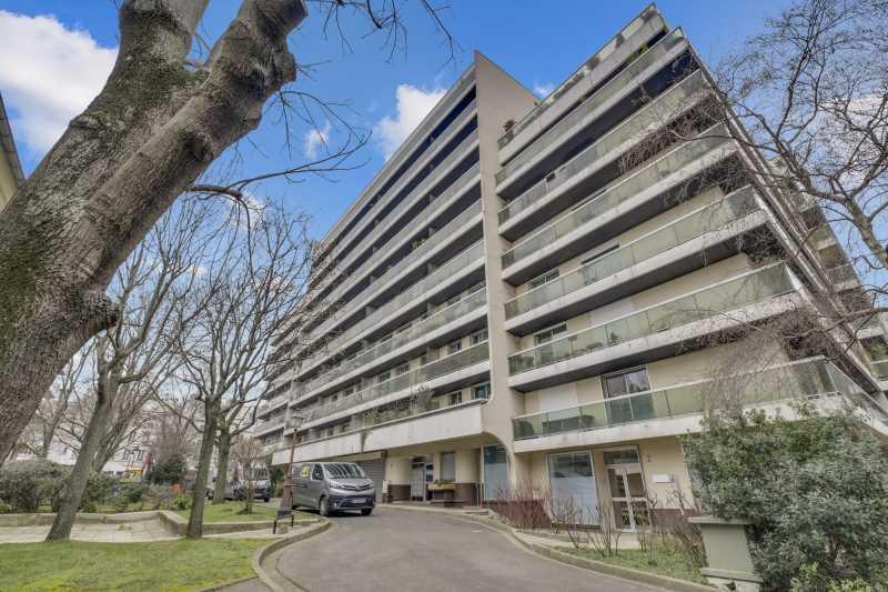 Office in Paris for sale Building Photo- Image 1 of 2