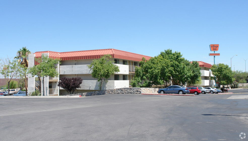 7815 N Mesa St, El Paso, TX for sale - Building Photo - Image 1 of 1