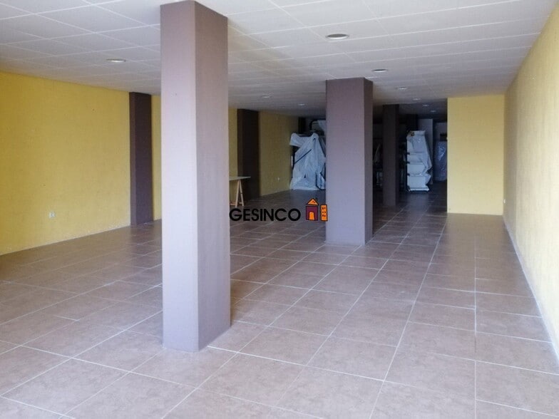 Retail in València to rent - Building Photo - Image 1 of 4