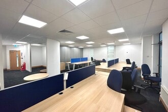 61 Chertsey Rd, Woking to rent Interior Photo- Image 2 of 6