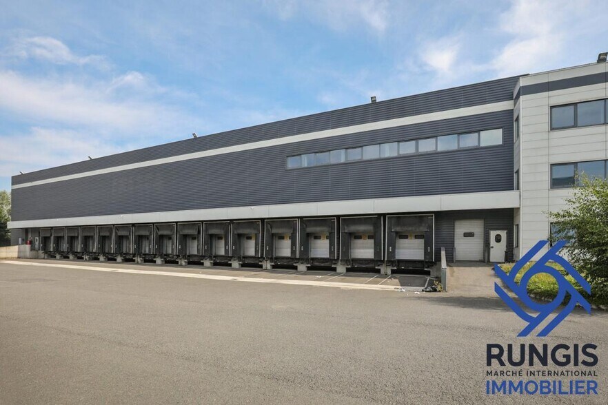 Industrial in Chilly-Mazarin to rent - Building Photo - Image 2 of 3