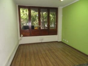 Retail in Barcelona, Barcelona to rent Interior Photo- Image 2 of 10