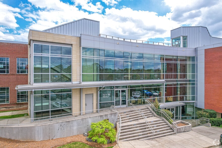 1431 W Morehead St, Charlotte, NC to rent - Building Photo - Image 2 of 8