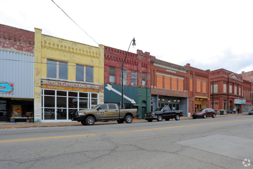 116 E 6th St, Okmulgee, OK for rent - Building Photo - Image 3 of 10