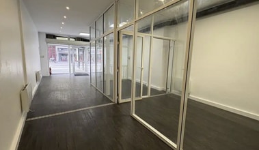 Retail in Paris to rent Building Photo- Image 1 of 6