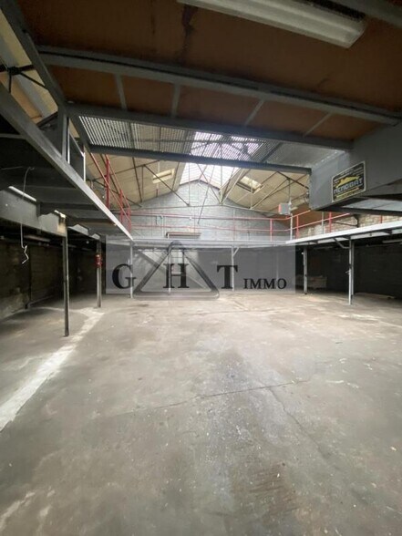 Industrial in Bagnolet to rent - Interior Photo - Image 1 of 7