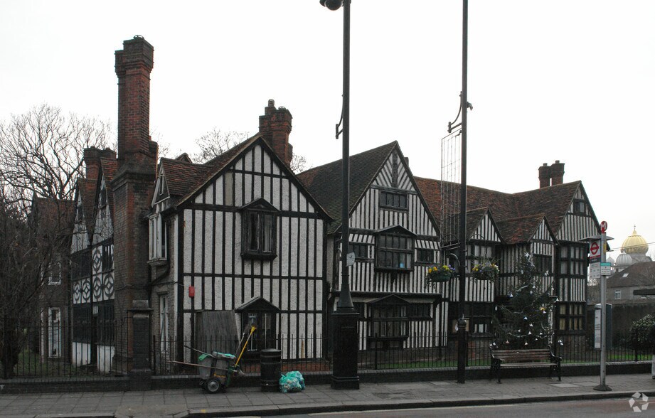 The Green, Southall, UB2 4BJ Manor House UK