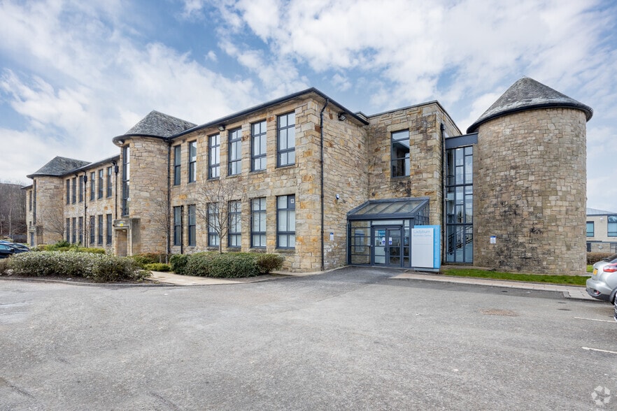 20 Pottery St, Greenock to rent - Primary Photo - Image 1 of 16