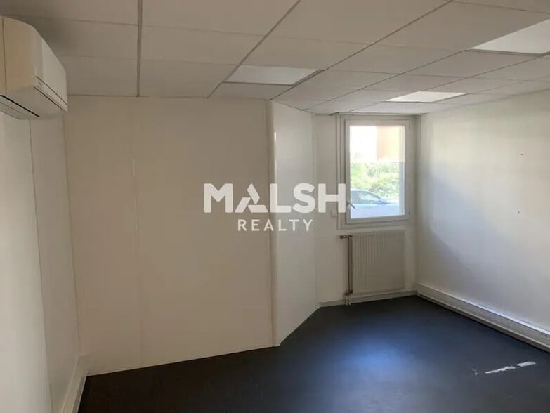 Office in Villeurbanne to rent - Building Photo - Image 2 of 14