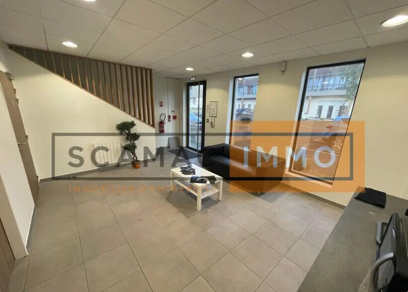 Industrial in Collégien to rent - Building Photo - Image 2 of 10