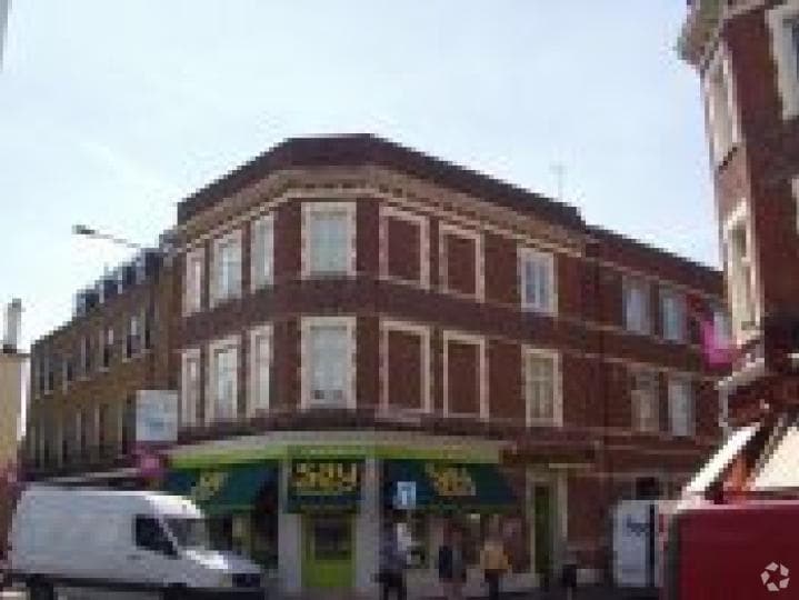 High St, London to rent - Building Photo - Image 2 of 3