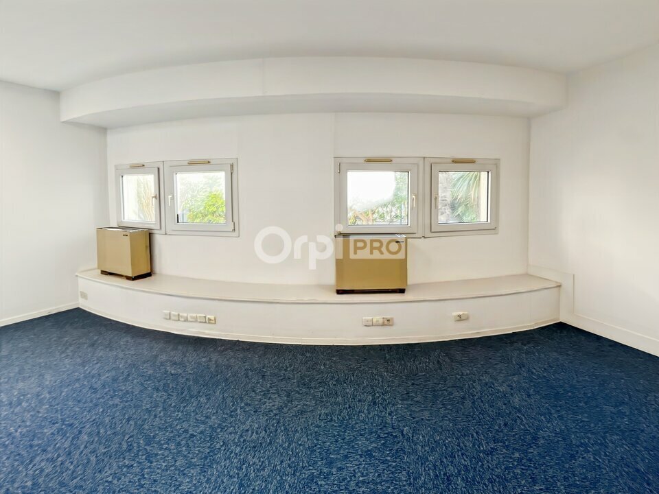 Office in Marseille to rent Interior Photo- Image 1 of 10