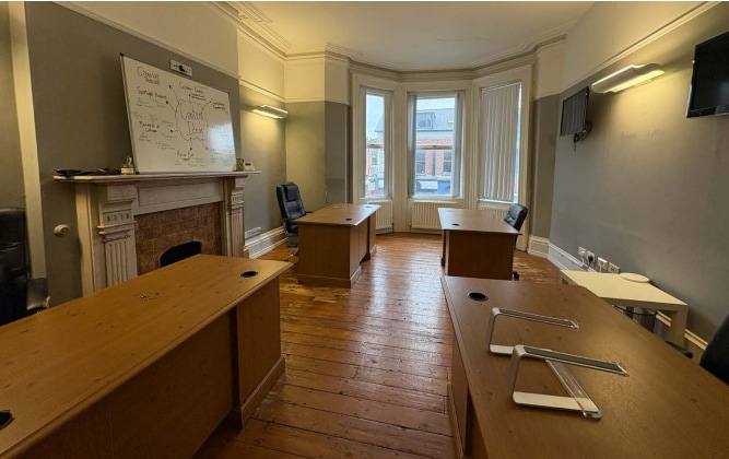 47 Botanic Av, Belfast to rent Interior Photo- Image 1 of 3