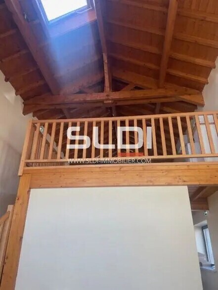 Office in Rillieux-la-Pape to rent - Building Photo - Image 3 of 9
