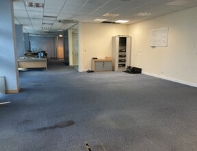 Twelvetrees Cres, London to rent Interior Photo- Image 2 of 2