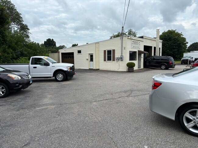 More details for 114 Columbia Ave, Willimantic, CT - Retail to Rent