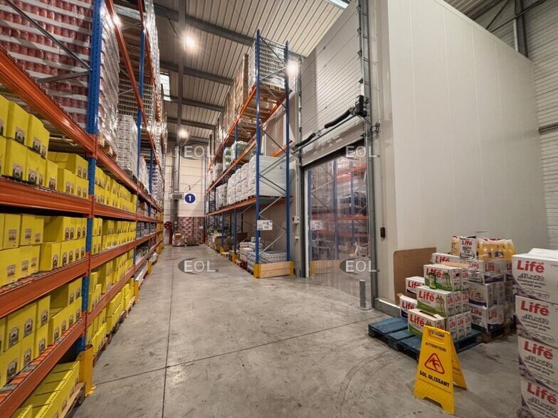 Industrial in Gennevilliers to rent - Interior Photo - Image 3 of 11