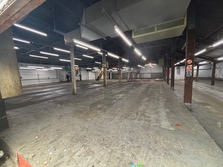 14 Knapdale St, Glasgow to rent - Building Photo - Image 2 of 8