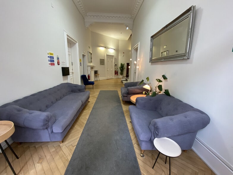 22 Drumsheugh Gdns, Edinburgh to rent - Interior Photo - Image 2 of 7