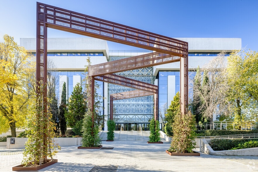 Calle Ribera del Loira, 16 - 18, Madrid, Madrid to rent - Building Photo - Image 1 of 24