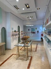 Retail in Barcelona, Barcelona to rent Interior Photo- Image 2 of 6