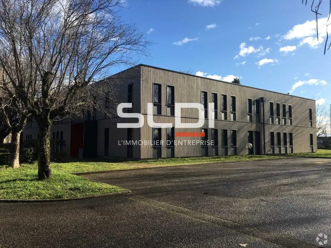 Office in Vénissieux to rent Building Photo- Image 1 of 7