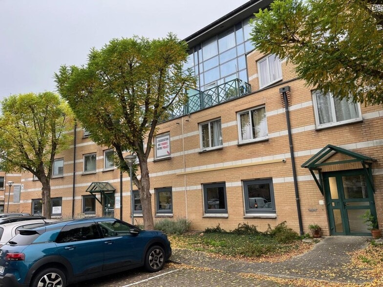 Avenue Du Centaure, Cergy for sale - Building Photo - Image 1 of 14