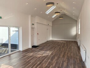 4 Westgate, Cowbridge to rent Interior Photo- Image 2 of 3