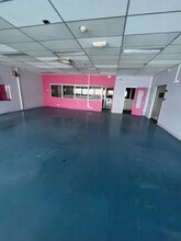 Retail in Ivry-sur-Seine for sale Interior Photo- Image 2 of 5