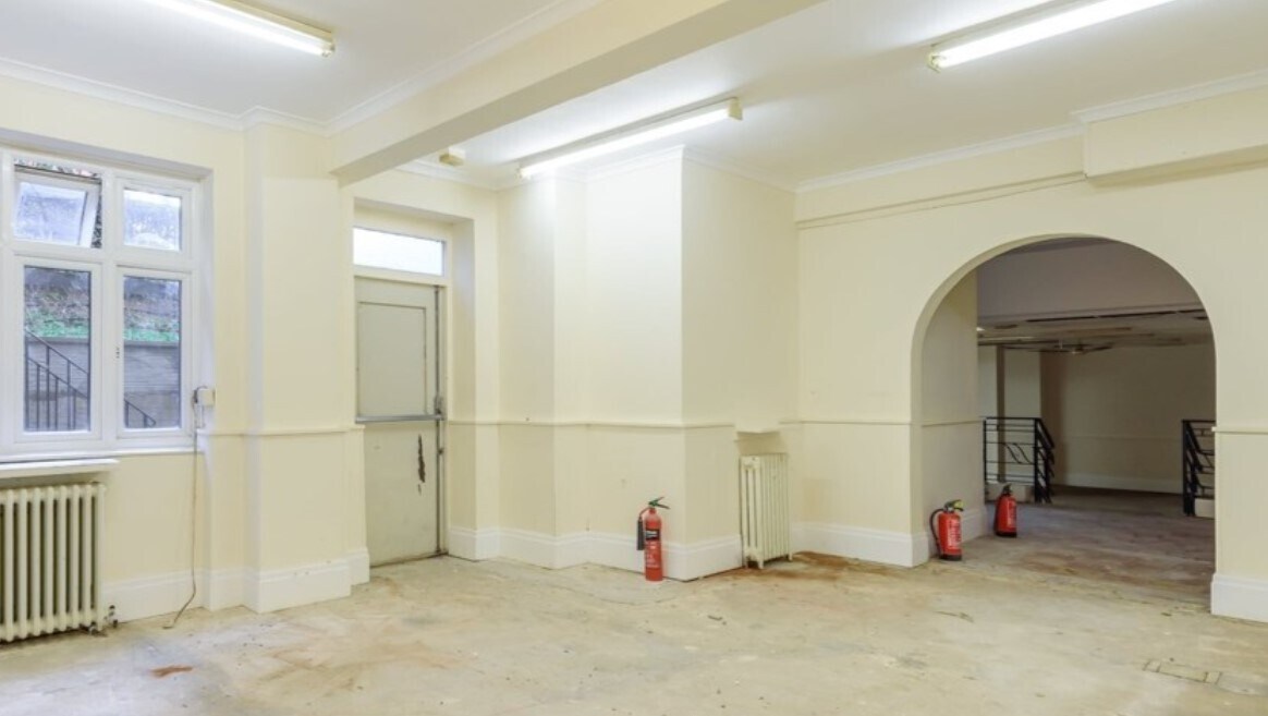 Hall Rd, London for sale Interior Photo- Image 1 of 1