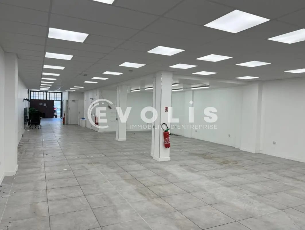 Light Industrial in Clamart to rent Building Photo- Image 1 of 19