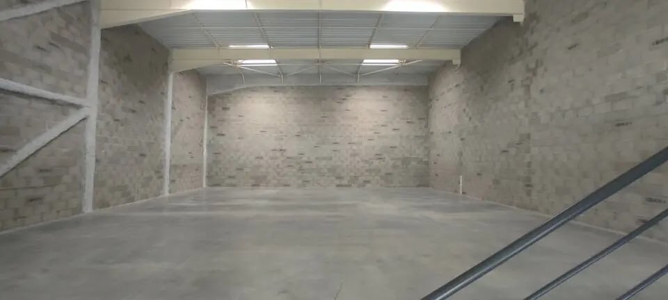 Location Local d'activités 394 m² - Photo 1
